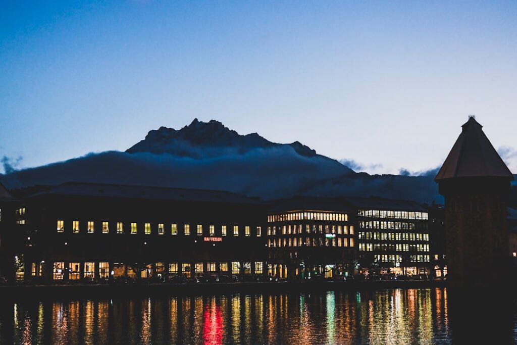 Photo professional networking in Norwegian business