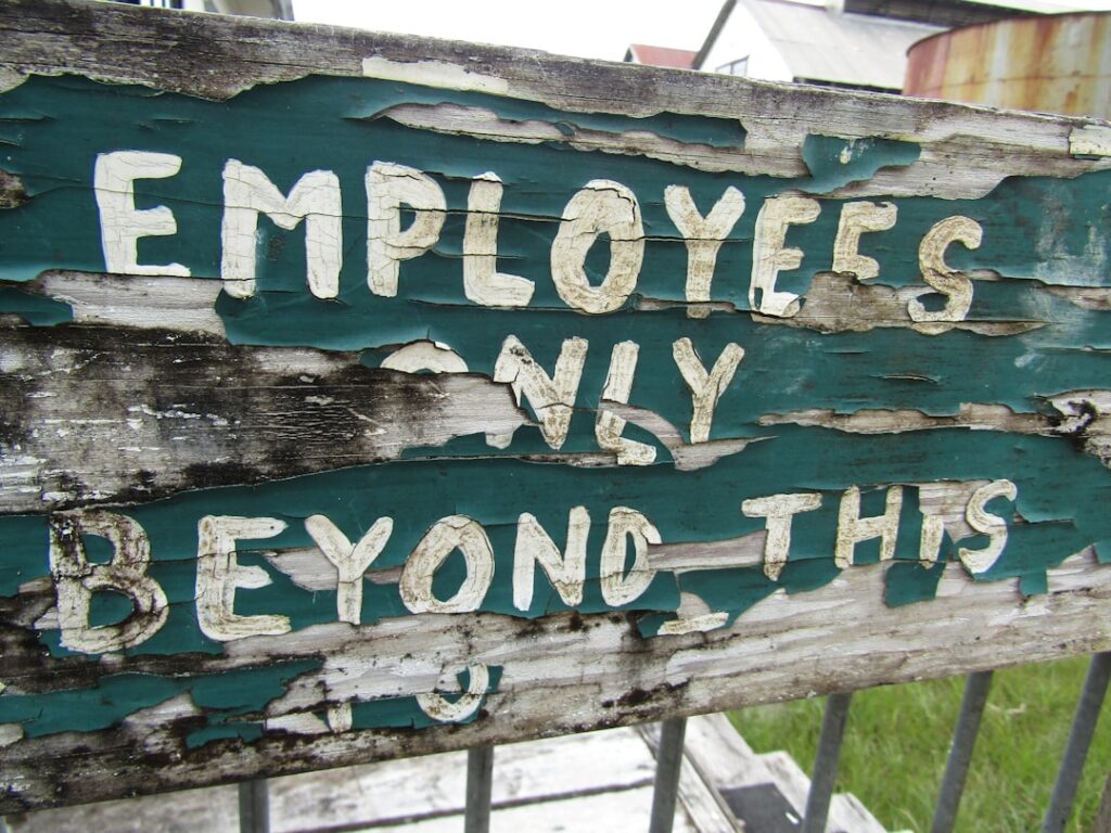 Photo Employee rights and obligations in Business English